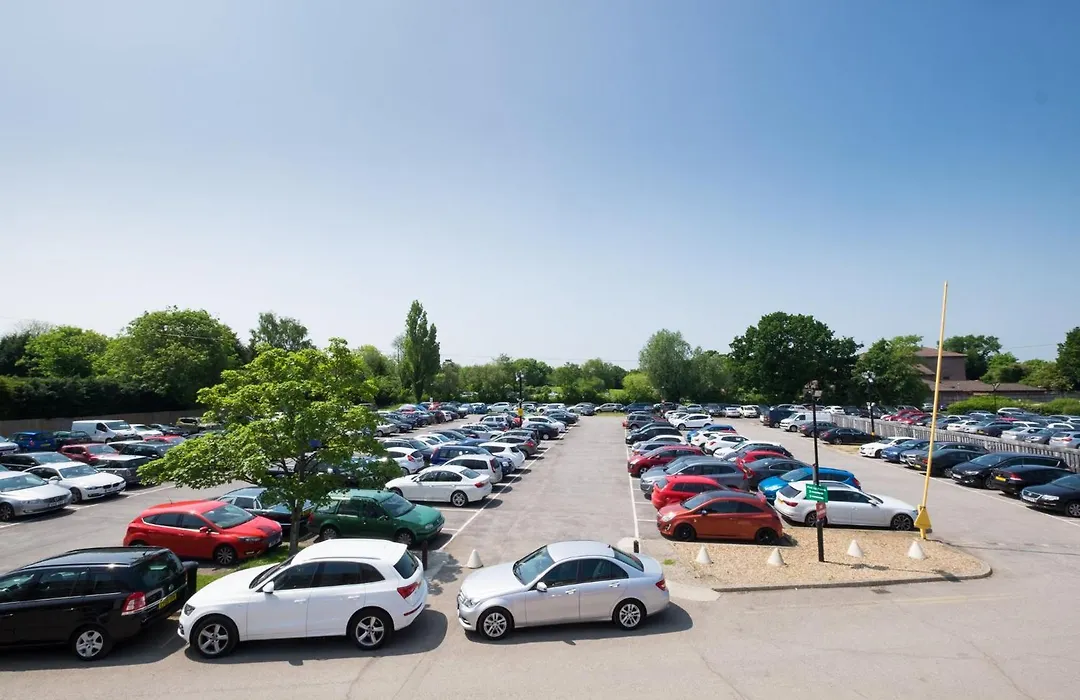 Holiday Inn London - Gatwick Airport By Ihg-1