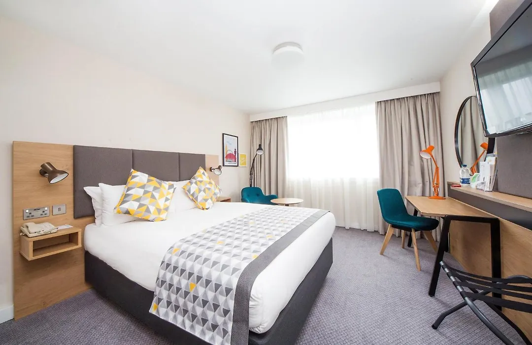 Holiday Inn London - Gatwick Airport By Ihg-1